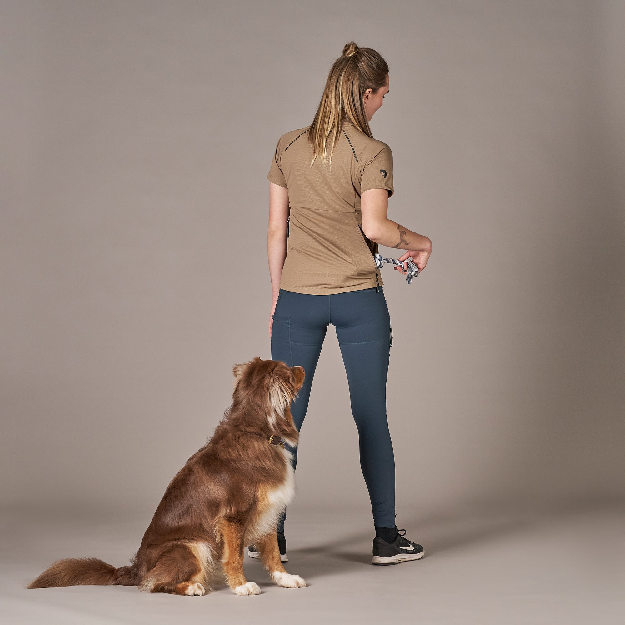DogCoach FeelFree Dog Walker Zip T-Shirt MOCCA